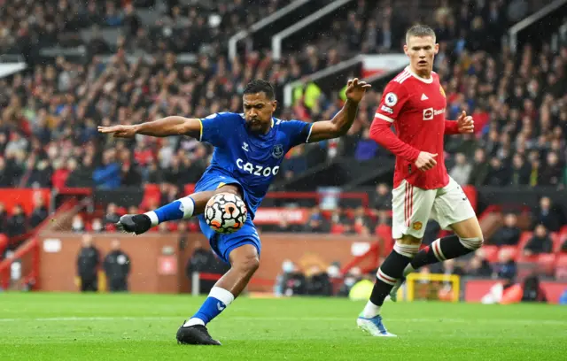 Salomon Rondon shoots at goal