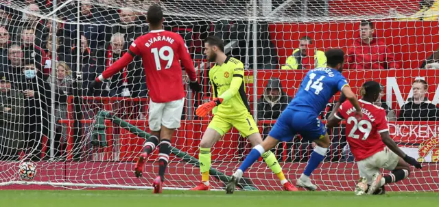 Andros Townsend scores for Everton