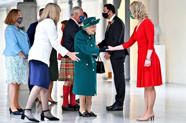 Holyrood leaders meet Queen