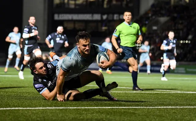 Ronan Kelleher scores his try against Glasgow