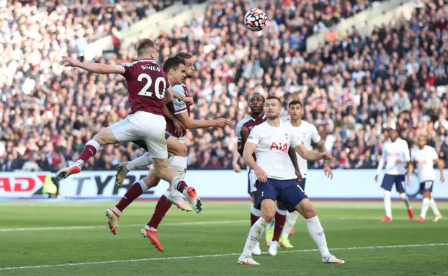 West Ham's Tomas Soucek heads wide