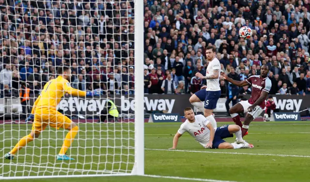 Michail Antonio shoots wide against Tottenham