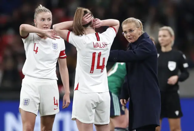 Sarina Wiegman speaks to her England players