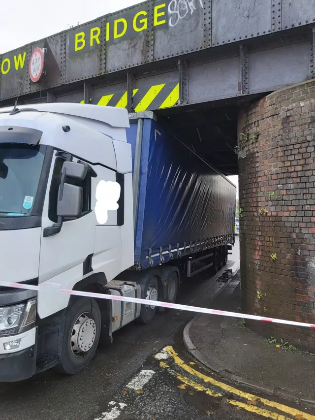 The stuck lorry