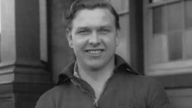 Centre Bleddyn Williams beat New Zealand twice in four days in 1953, captaining both Cardiff and Wales