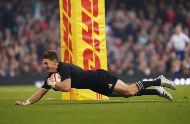 Beauden Barrett try