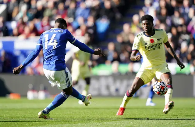 Iheanacho plays a pass for Leicester against Arsenal