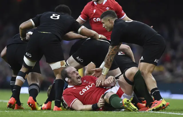 Alun Wyn Jones injury