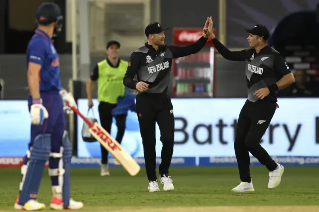 New Zealand celebrate wicket