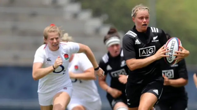 England's Zoe Harrison chases New Zealand's Chelsea Alley