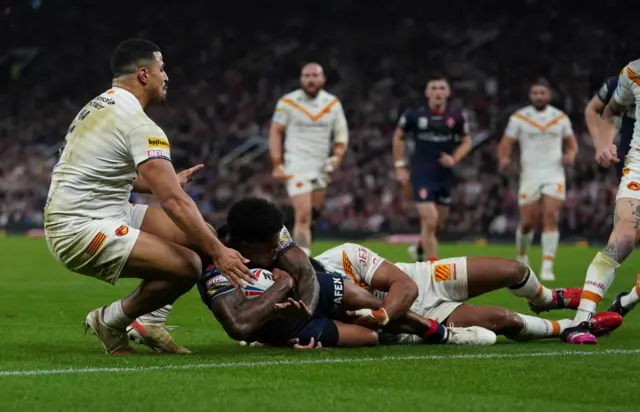 Kevin Naiqama scores his second try