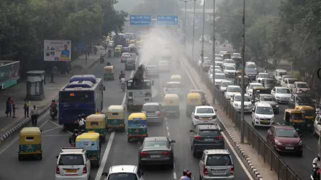 An anti-smog gun sprinkles atomised water in the air to curb air pollution as the city is engulfed in heavy smog in New Delhi, India, 05 November 2021, as Delhi"s air quality hits the "hazardous" category after Diwali festival.