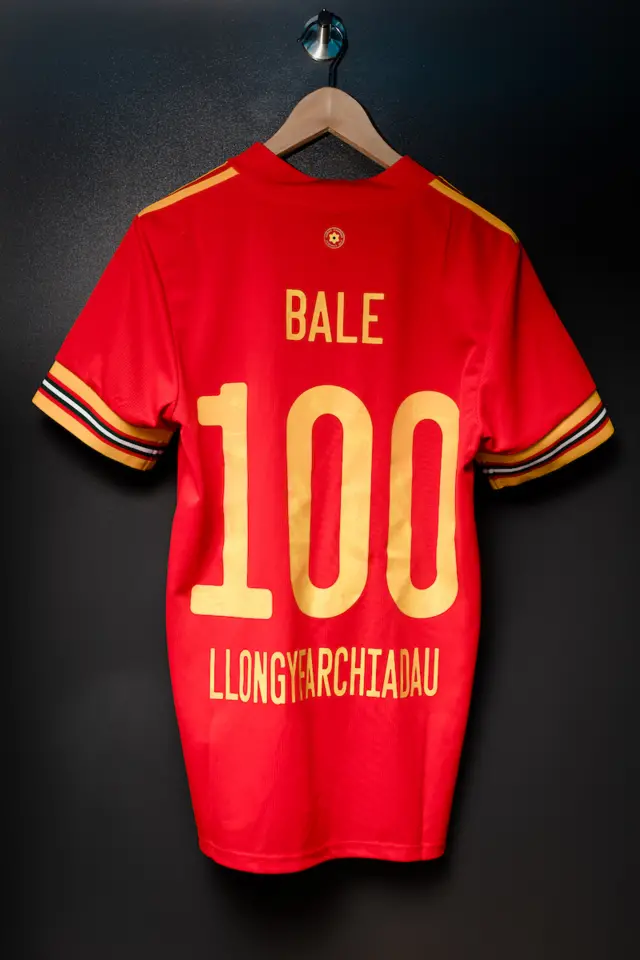 Gareth Bale 100 shirt