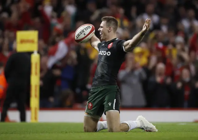 Liam Williams try