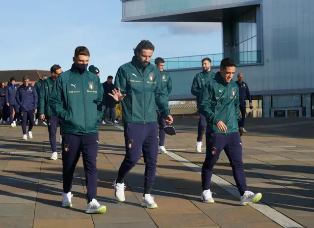 Italy's players have a look around Belfast