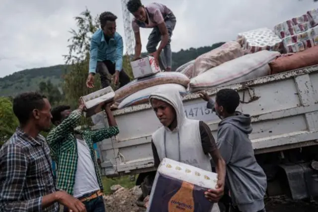 Men offload aid from trucks in Ethiopia