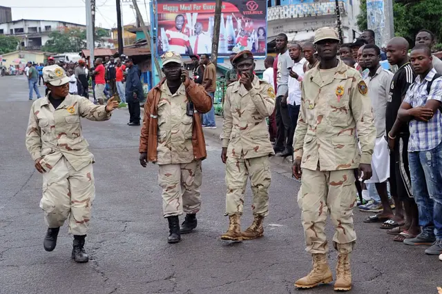 Liberian army soldiers stand during a training excercise as the United Nations Mission in Liberia forces (UNMIL) finally hands back security to Liberia's military and police, in Monrovia on June 24, 2016