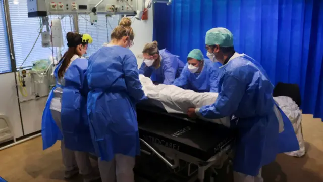 Doctors and covid patient in Antwerp hospital