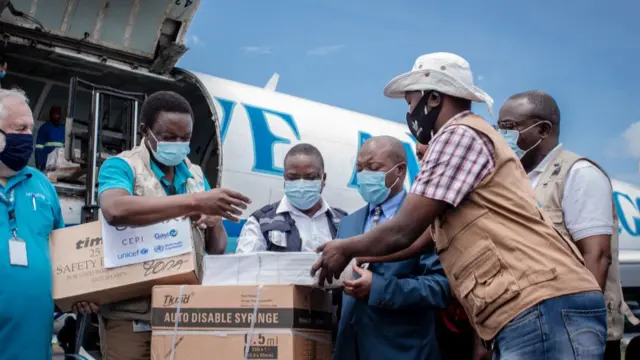 Unloading of vaccine shipment at Goma airport, DR Congo