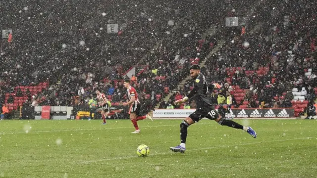 Wes Foderingham clears the ball