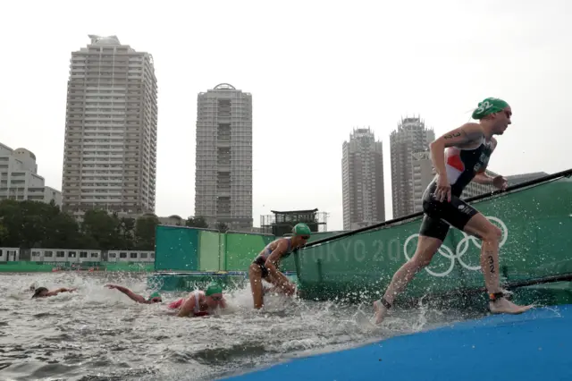 Vicky Holland (R) of Team Great Britain