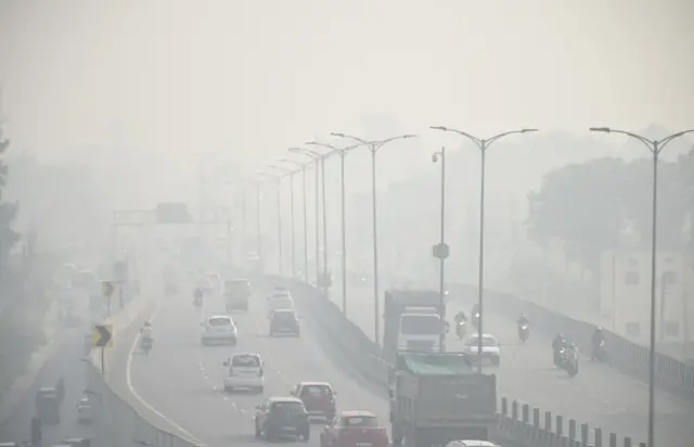 Fog shrouding a major highway to Ghaziabad