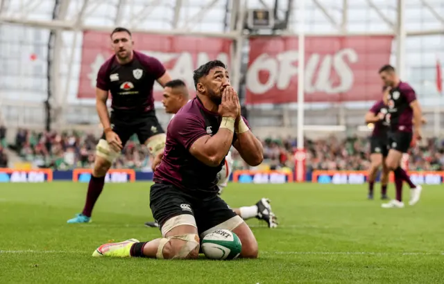 Bundee Aki scores for Ireland