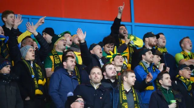 Horsham fans