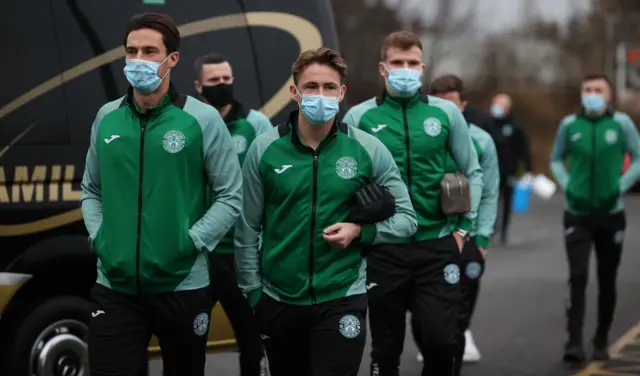 The Hibernian squad arriving in Paisley