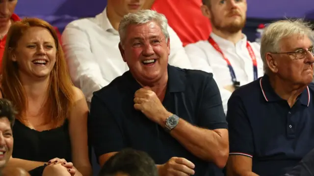 Steve Bruce (centre)