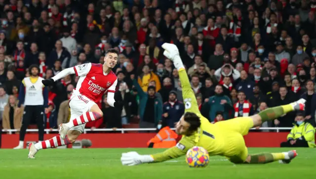 Gabriel Martinelli scores for Arsenal