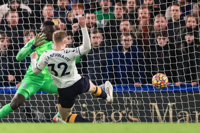 Branthwaite scores for Everton