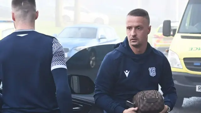 Leigh Griffiths makes his first start for Dundee since October