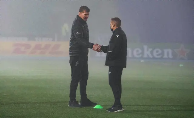 Glasgow head coach (R) greets Exeter head coach Rob Baxter (L)