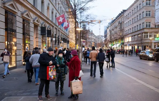 Shoppers, some in masks, seen in Zurich at the weekend