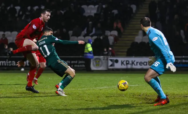 Abada misses chance v St Mirren