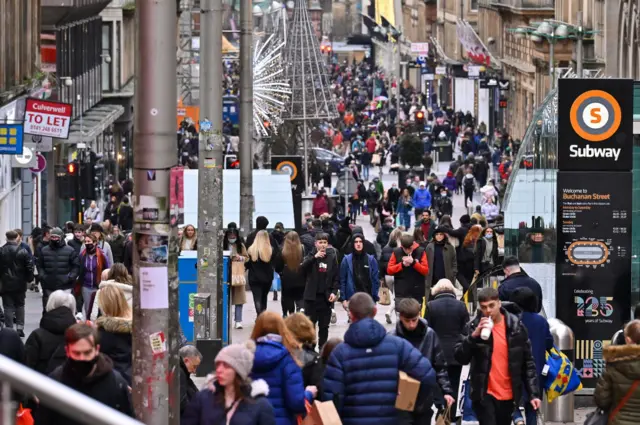 shoppers in Glasgow