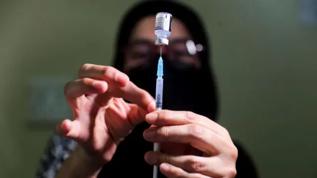 A pharmacist prepares a Pfizer vaccine in Johannesburg, South Africa. Photo: December 2021