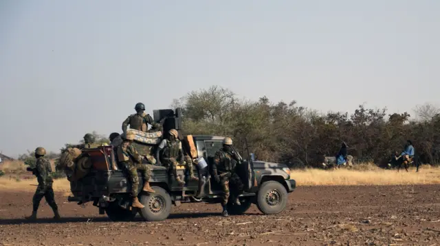 A detachment of anti-jihadist Special Forces elements "Almahaou" (Tourbillon) patrol on November 6, 2021 in the Tillaberi region (western Niger), the scene of deadly actions by suspected jihadists since the beginning of the year.