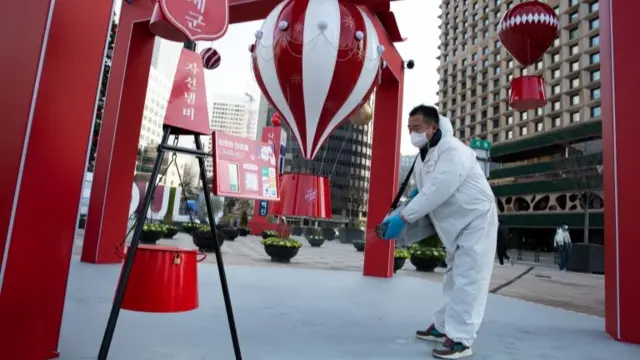 A worker sprays disinfectant in Seoul, South Korea. Photo: 6 December 2021