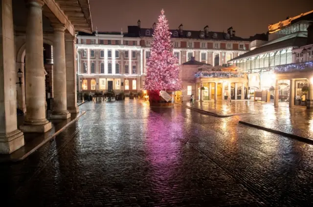 An empty Covent Garden in December 2020