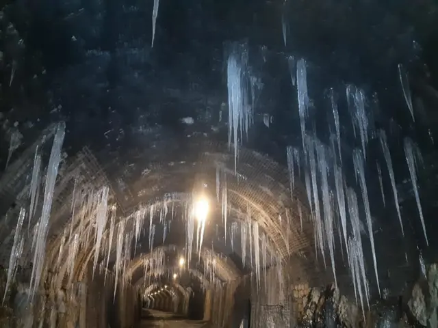 Monsal Trail icicles