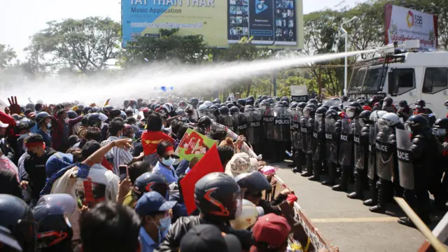 Water cannon used on protesters in Myanmar