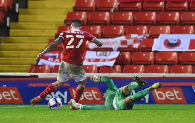 Alex Mowatt scores