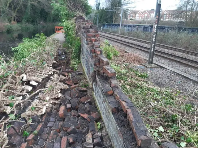 The collapsed boundary wall