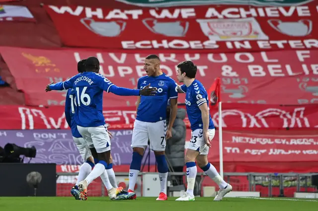 Everton celebrate Richarlison's goal