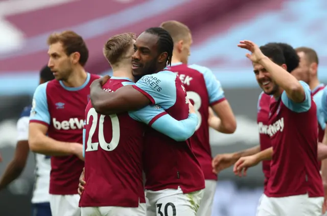 Michail Antonio celebrates