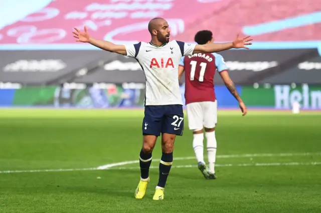 Lucas Moura celebrates