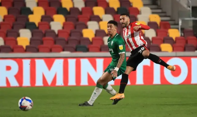 Brentfords Saman Ghoddos (right) scores their second goal