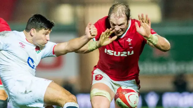 Alun Wyn Jones (right) charges down a Ben Youngs kick